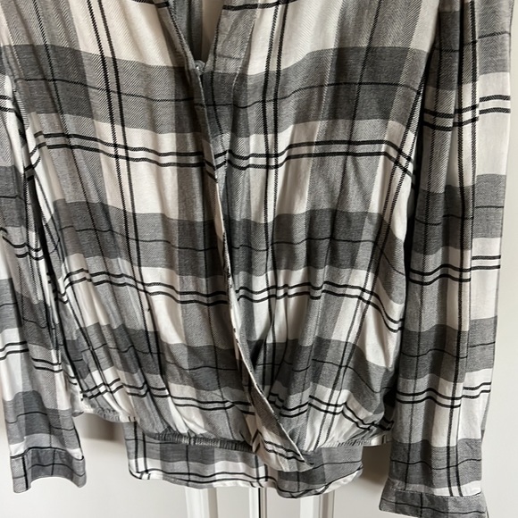 Beach lunch lounge long sleeve wrap shirt - Picture 2 of 8